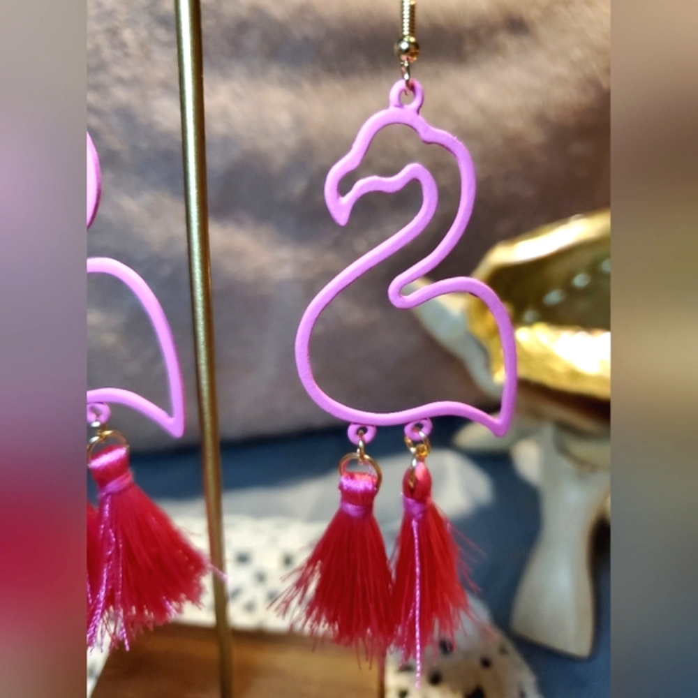 Fun Flamingo Earrings! - Picture 4 of 5